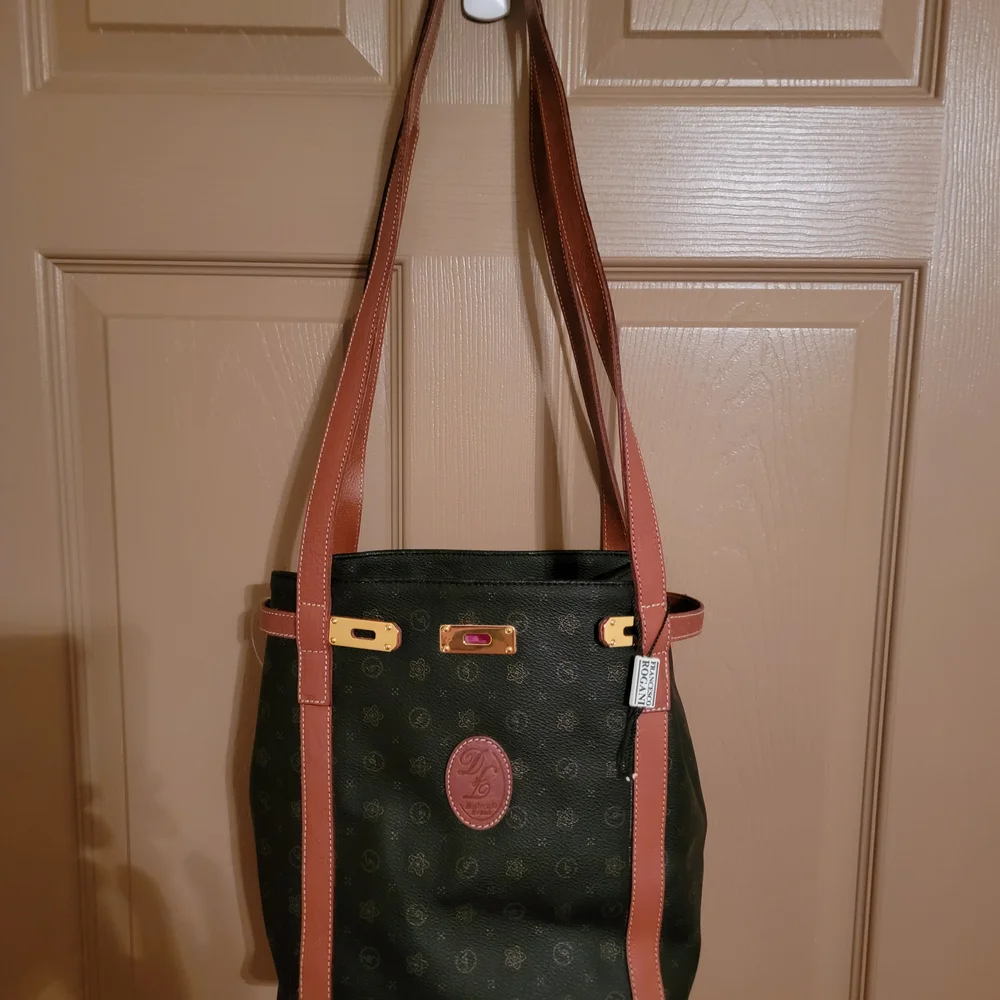 Monte Carlo Di Filanti Crossbody Bucket Bag. - Picture 11 of 11